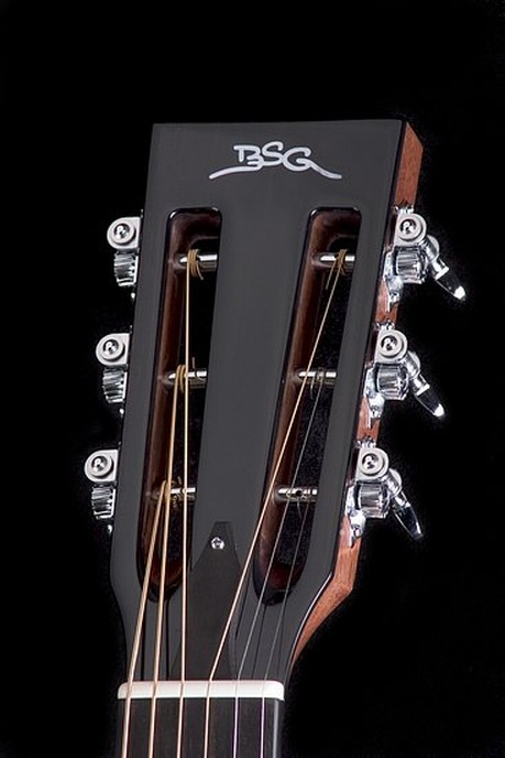 OM 15 CF Cherry - BSG Custom Guitars